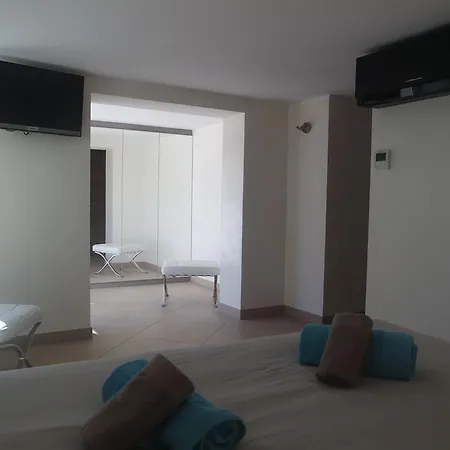 Perle De La Bed & Breakfast 4*