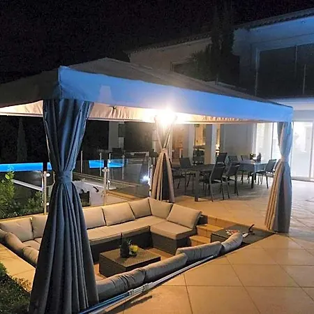 Perle De La Bed & Breakfast 4*