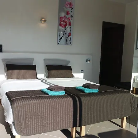 Perle De La Mer Bed & Breakfast 4*